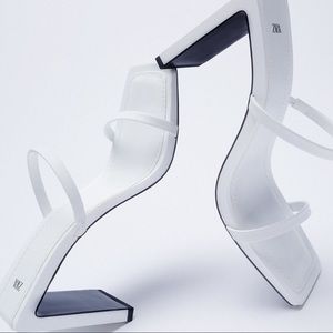 Minimalist straps leather heeled sandals🤍